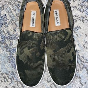 Steve Madden camo slip ons